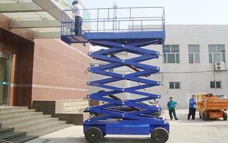 甘肅移動(dòng)式升降機(jī)移動(dòng)剪叉式升降平臺設(shè)備